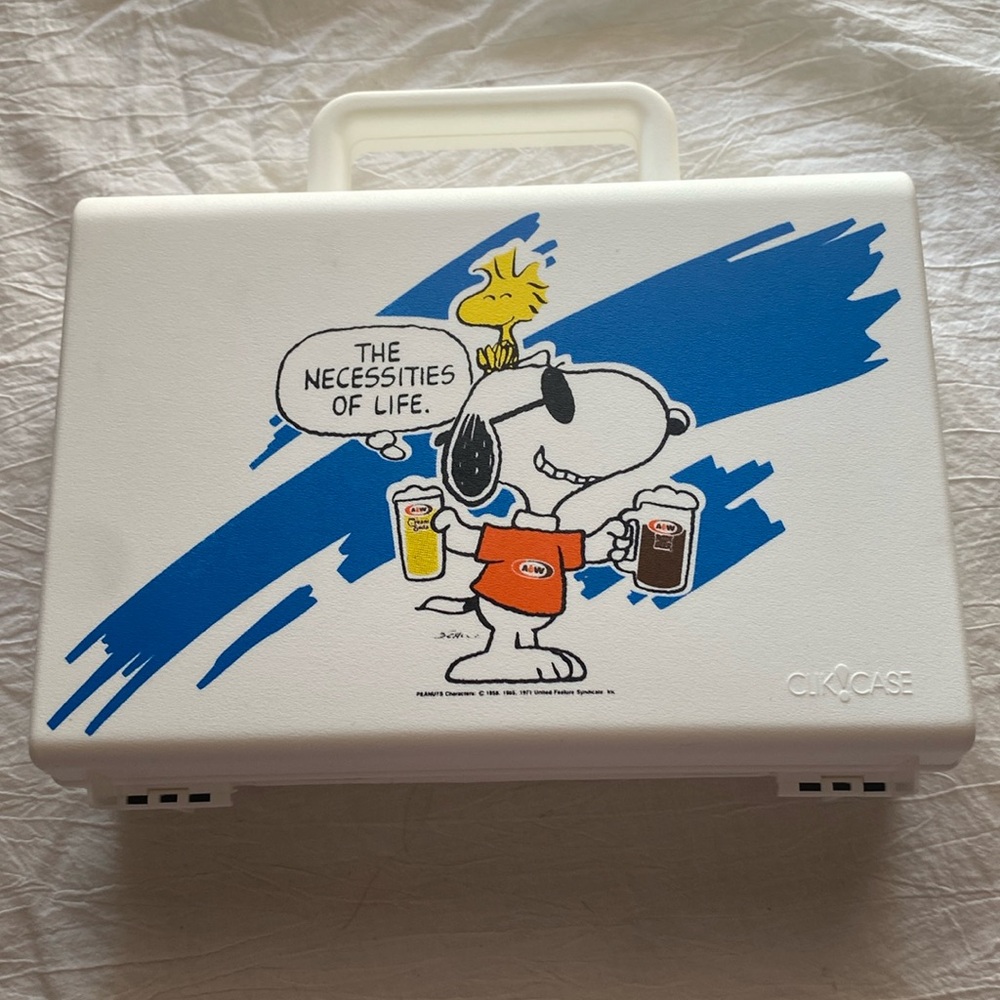 Vintage Snoopy and Woodstock case with cans emptied